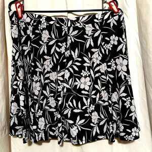 Susan Graver Women's XL Skort‎ Floral Black & White. Super stretchy! Tennis Golf